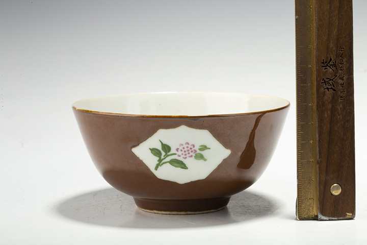 古玩陶瓷民國·紫金釉開窗花卉紋碗真品鑒賞圖