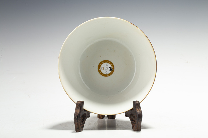 古玩陶瓷民國·紫金釉開窗花卉紋碗真品鑒賞圖