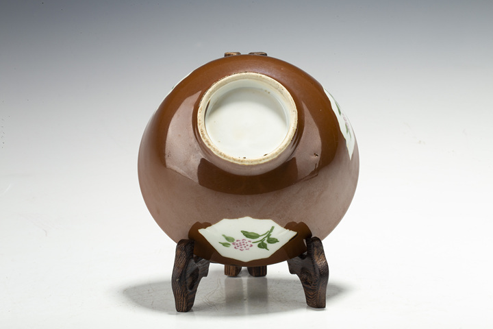 古玩陶瓷民國·紫金釉開窗花卉紋碗真品鑒賞圖