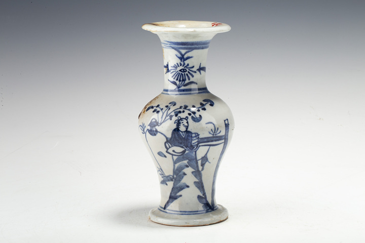 古玩陶瓷清中·青花人物故事紋撇口瓶
真品鑒賞圖