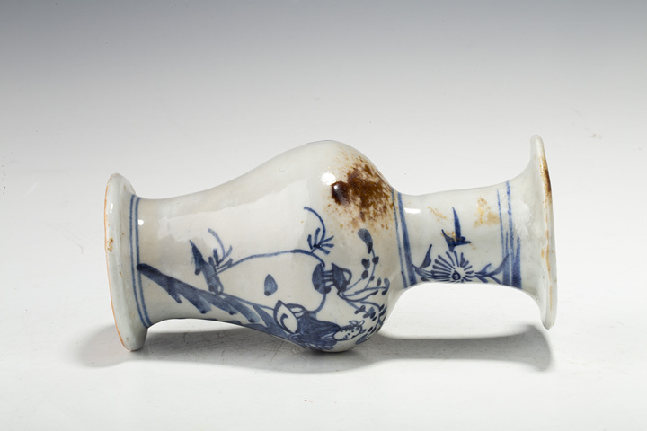 古玩陶瓷清中·青花人物故事紋撇口瓶
真品鑒賞圖