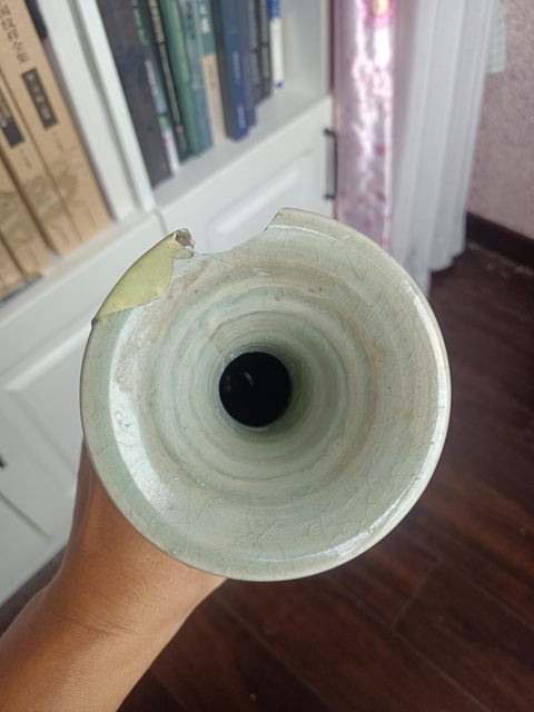 古玩陶瓷龍泉青瓷刻花撇口瓶拍賣，當前價格2100元