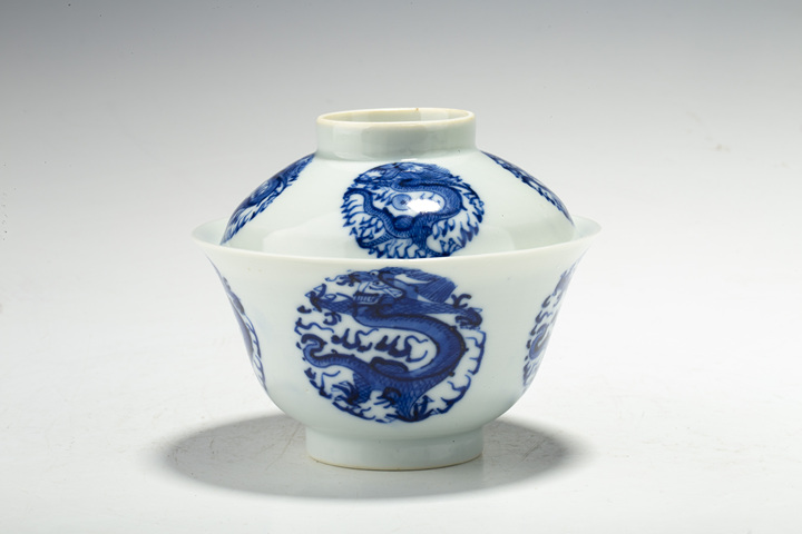 古玩陶瓷清晚·青花團龍紋蓋碗真品鑒賞圖