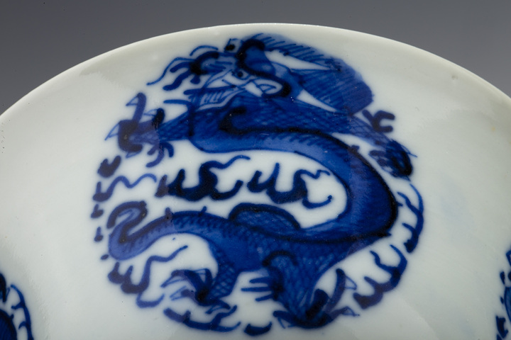 古玩陶瓷清晚·青花團龍紋蓋碗真品鑒賞圖