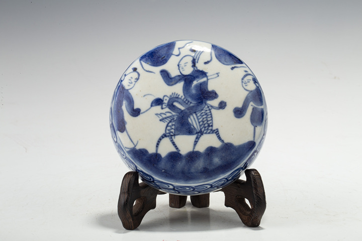 古玩陶瓷清中·青花麒麟送子紋蓋盒拍賣，當前價格1848元