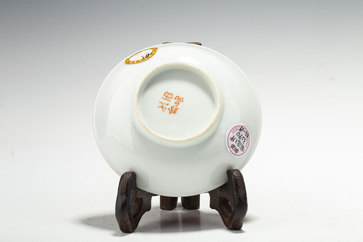 古玩陶瓷民國·胭脂紅留白龍穿花紋碟一對真品鑒賞圖