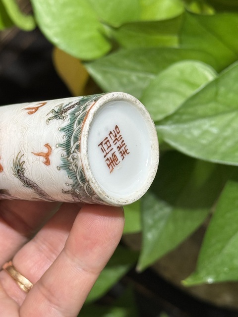 古玩陶瓷龍紋鼻煙壺真品鑒賞圖