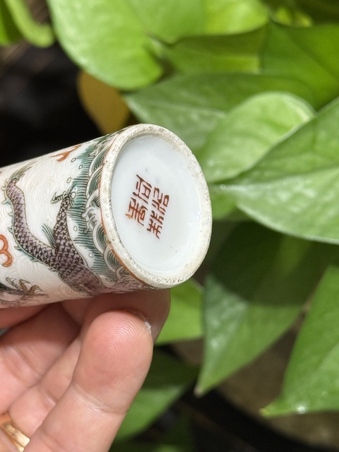 古玩陶瓷龍紋鼻煙壺真品鑒賞圖