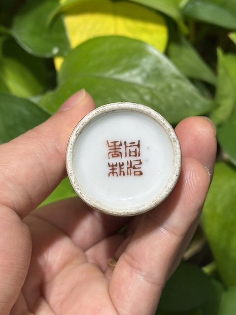 古玩陶瓷龍紋鼻煙壺真品鑒賞圖