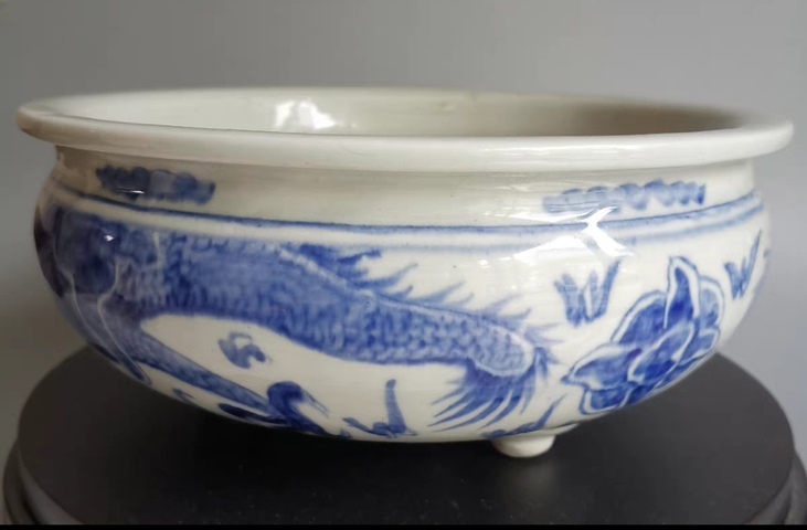 古玩陶瓷 龍紋青花三足香爐真品鑒賞圖