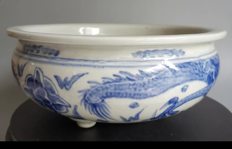 古玩陶瓷 龍紋青花三足香爐真品鑒賞圖