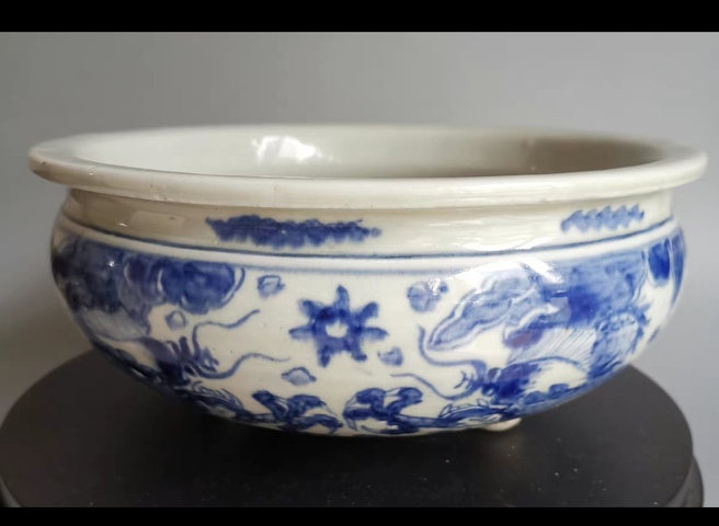 古玩陶瓷 龍紋青花三足香爐真品鑒賞圖