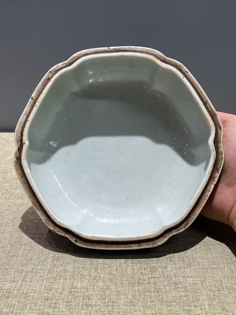 古玩陶瓷青花雙龍戲珠紋捧盒真品鑒賞圖