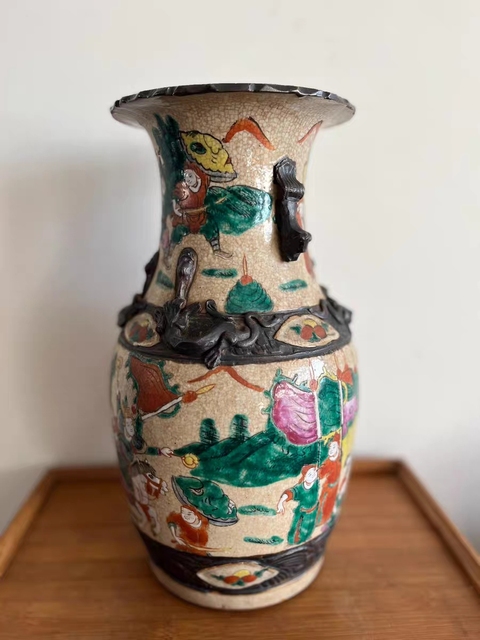 古玩陶瓷哥釉粉彩刀馬人物花口瓶真品鑒賞圖