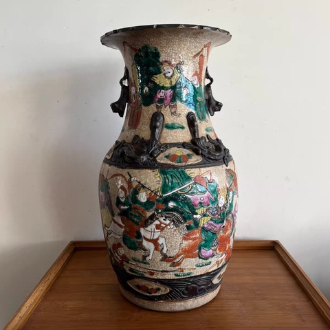 古玩陶瓷哥釉粉彩刀馬人物花口瓶真品鑒賞圖