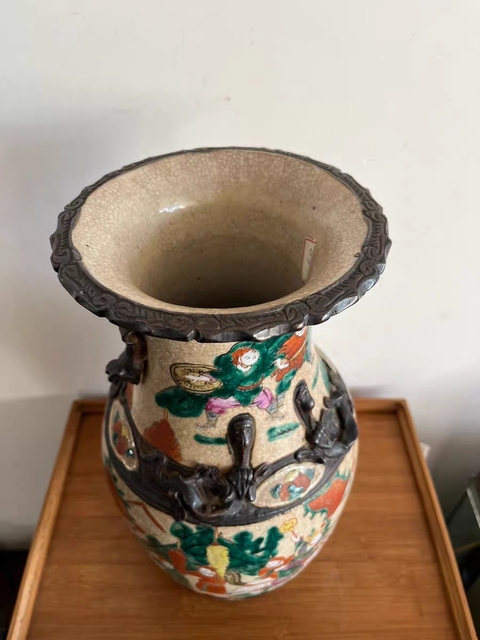 古玩陶瓷哥釉粉彩刀馬人物花口瓶真品鑒賞圖