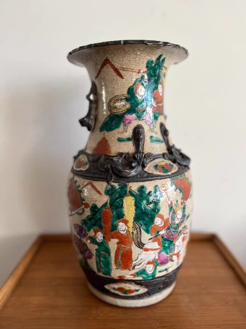 古玩陶瓷哥釉粉彩刀馬人物花口瓶真品鑒賞圖