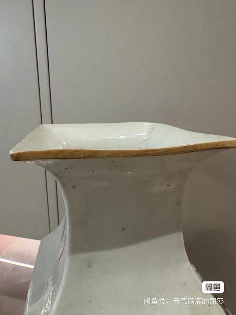 古玩陶瓷粉彩山水人物雙耳方瓶真品鑒賞圖