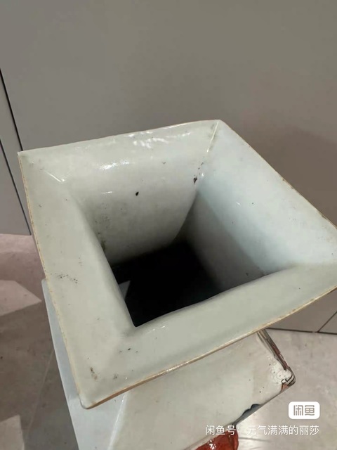 古玩陶瓷粉彩山水人物雙耳方瓶真品鑒賞圖