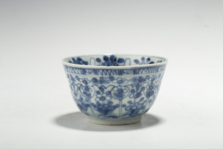 古玩陶瓷清康熙·青花花卉紋茶圓
真品鑒賞圖