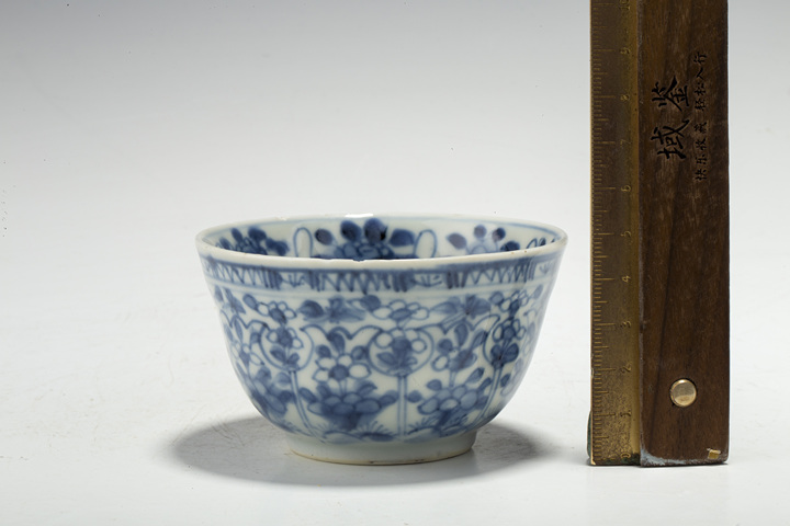 古玩陶瓷清康熙·青花花卉紋茶圓
真品鑒賞圖