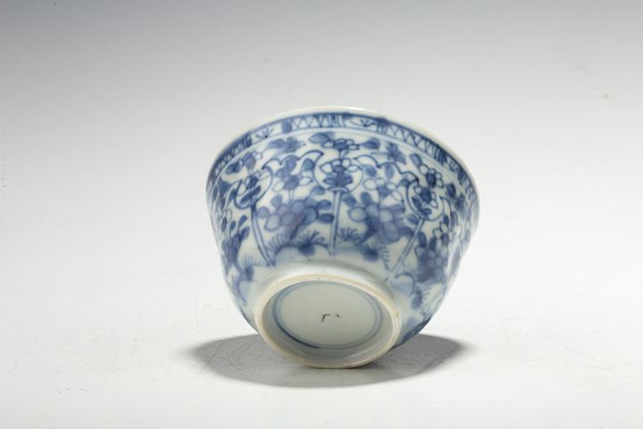 古玩陶瓷清康熙·青花花卉紋茶圓
真品鑒賞圖