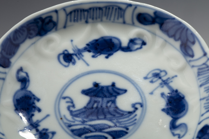 古玩陶瓷清康熙·青花松鼠海屋紋花口碟
真品鑒賞圖