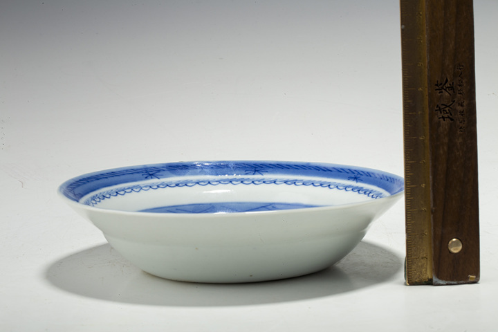 古玩陶瓷清中·青花山水樓閣紋深腹盤真品鑒賞圖