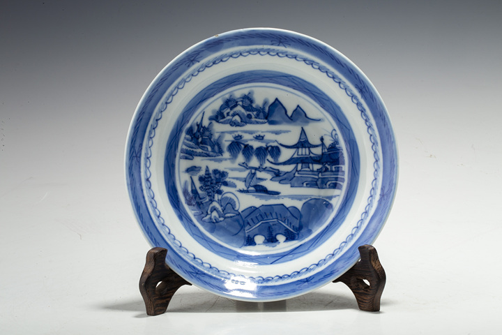 古玩陶瓷清中·青花山水樓閣紋深腹盤真品鑒賞圖