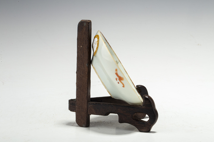 古玩陶瓷清晚·粉彩花卉紋筆舔
真品鑒賞圖