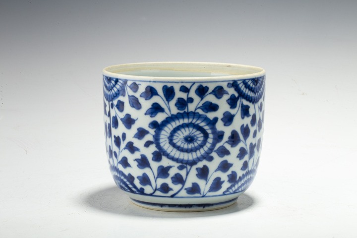 古玩陶瓷清康熙·青花纏枝花卉紋缸拍賣，當前價格1104元