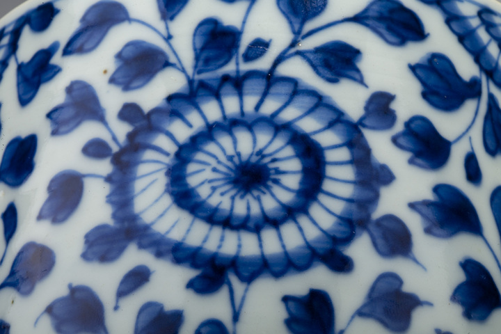 古玩陶瓷清康熙·青花纏枝花卉紋缸拍賣，當前價格1104元