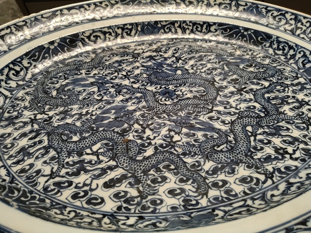 古玩陶瓷青花趕珠龍紋折沿盤真品鑒賞圖