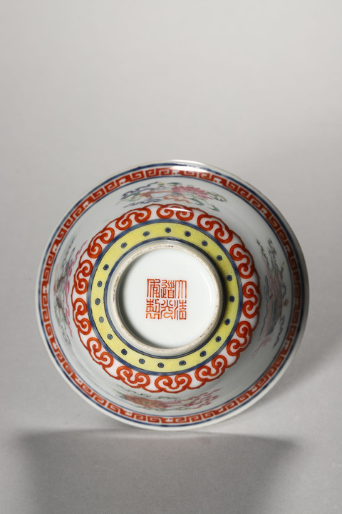 古玩陶瓷粉彩八寶紋蓋碗,疑似后加款真品鑒賞圖