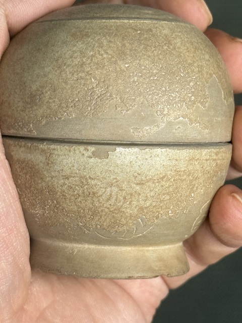 古玩陶瓷越窯刻花粉盒真品鑒賞圖