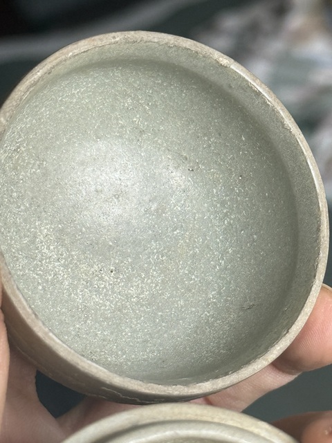 古玩陶瓷越窯刻花粉盒真品鑒賞圖