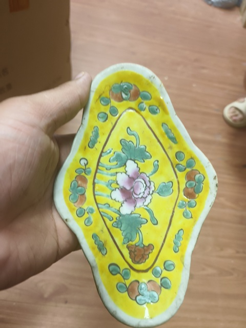 古玩陶瓷粉彩海棠盤真品鑒賞圖