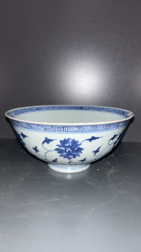 古玩陶瓷乾隆·西番蓮紋青花大碗真品鑒賞圖