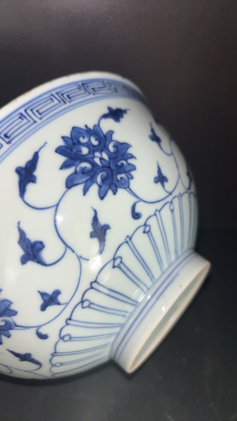 古玩陶瓷乾隆·西番蓮紋青花大碗真品鑒賞圖