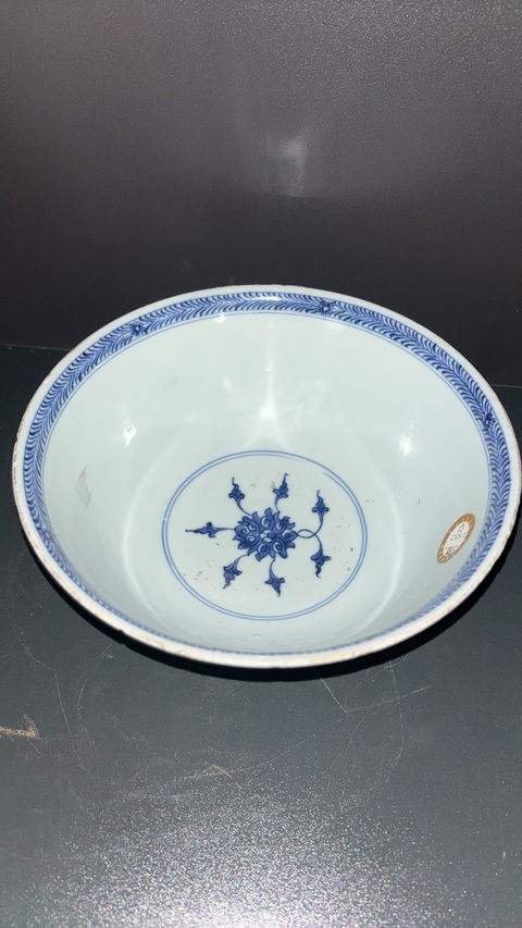古玩陶瓷乾隆·西番蓮紋青花大碗真品鑒賞圖