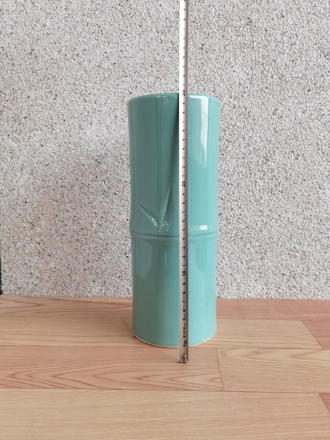 古玩陶瓷竹節型青釉筆筒真品鑒賞圖