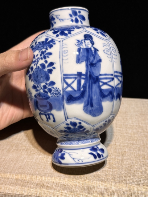 古玩陶瓷仕女花卉紋青花蓋瓶真品鑒賞圖
