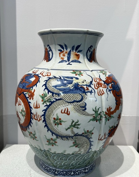 古玩陶瓷青花加五彩龍紋石榴尊真品鑒賞圖