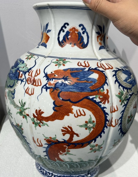 古玩陶瓷青花加五彩龍紋石榴尊真品鑒賞圖