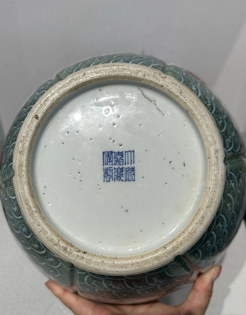 古玩陶瓷青花加五彩龍紋石榴尊真品鑒賞圖