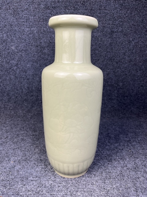 古玩陶瓷青釉暗刻花卉紋棒槌瓶拍賣，當前價格2888元