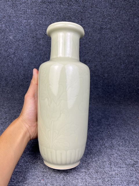 古玩陶瓷青釉暗刻花卉紋棒槌瓶拍賣，當前價格2888元