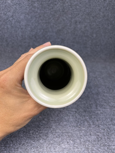古玩陶瓷青釉暗刻花卉紋棒槌瓶拍賣，當前價格2888元