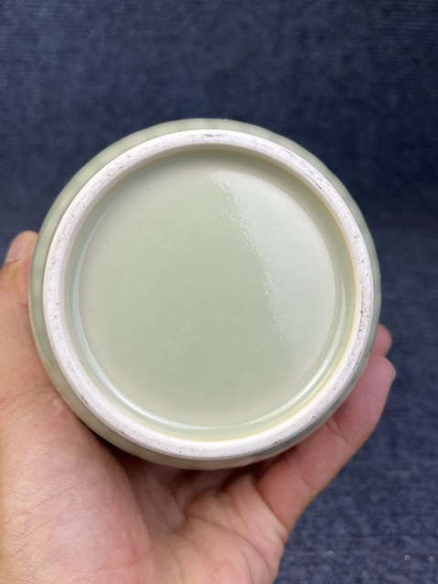 古玩陶瓷青釉暗刻花卉紋棒槌瓶拍賣，當前價格2888元