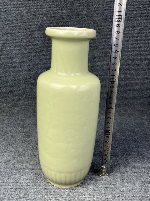古玩陶瓷青釉暗刻花卉紋棒槌瓶拍賣，當前價格2888元